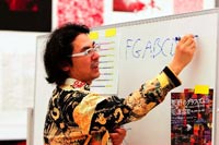 2008年2月10日
「荒野のグラフィズム：粟津潔展」関連企画
Ayuoワークショップ「14色の夢の場面」より
photo: Hiraku Ikeda
提供：金沢21世紀美術館